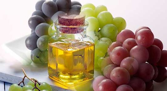 Grape oil for skin rejuvenation